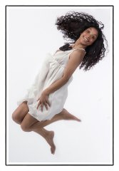 Springend model in fotostudio.jpg